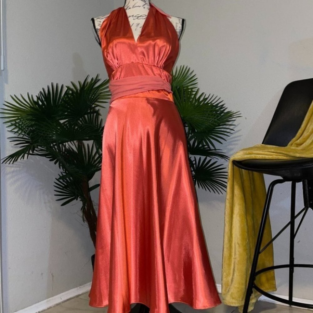 Morgan & Co Knee Lenght Prom Dress